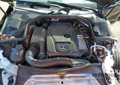 2016 Mercedes-Benz C 300 z USA, uszkodzony, nr VIN 55SWF4JB2GU121364